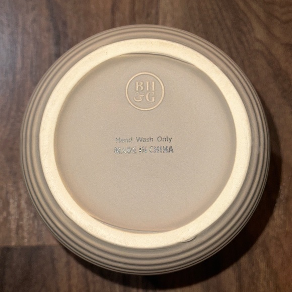 Cream & tan ribbed kitchen canister - Picture 5 of 5